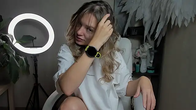 Snapshot of foxy_blond chatting on 09/15/25, 12:11 foxy blond online show from 09/15/25, 12:11