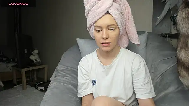 Snapshot of foxy_blond chatting on 03/21/25, 03:22 foxy blond online show from 03/21/25, 03:22