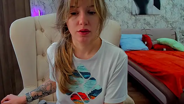 Snapshot of foxy_blond chatting on 03/16/26, 12:18 foxy blond online show from 03/16/26, 12:18