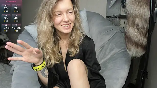 Snapshot of foxy_blond chatting on 03/22/25, 03:41 foxy blond online show from 03/22/25, 03:41