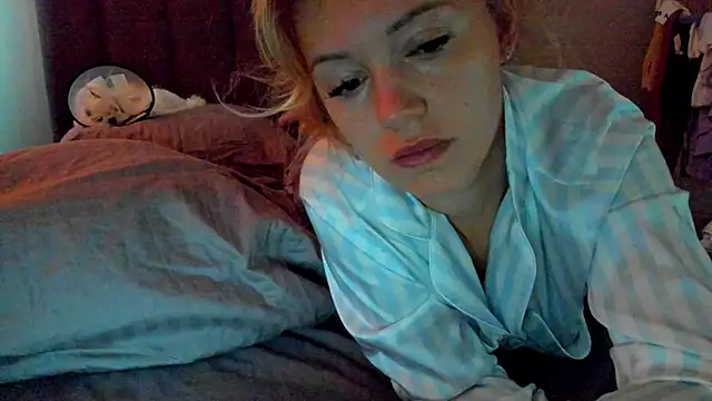 Snapshot of foxy_blond chatting on 05/21/26, 02:53 foxy blond online show from 05/21/26, 02:53