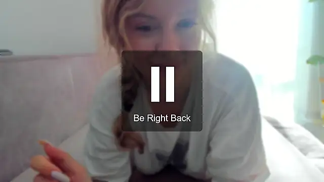 Snapshot of foxy_blond chatting on 05/27/26, 12:42 foxy blond online show from 05/27/26, 12:42