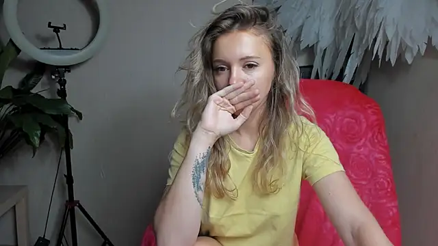 Snapshot of foxy_blond chatting on 09/29/25, 12:06 foxy blond online show from 09/29/25, 12:06