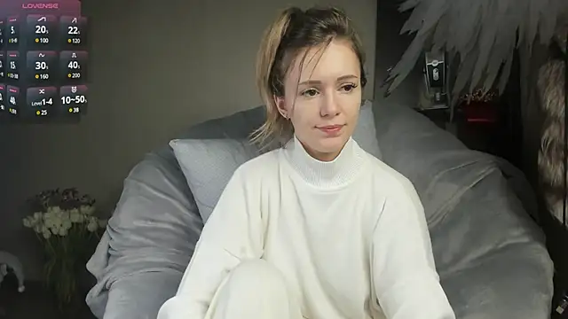 Snapshot of foxy_blond chatting on 03/14/25, 09:35 foxy blond online show from 03/14/25, 09:35