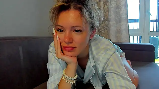 Snapshot of foxy_blond chatting on 05/19/26, 12:26 foxy blond online show from 05/19/26, 12:26
