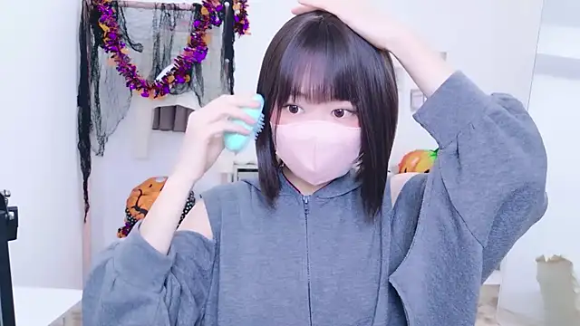 Snapshot of Im_Yu-na chatting on 10/31/25, 11:07 Im Yu-na online show from 10/31/25, 11:07