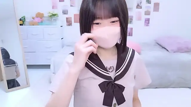 Snapshot of Im_Yu-na chatting on 11/19/25, 01:11 Im Yu-na online show from 11/19/25, 01:11