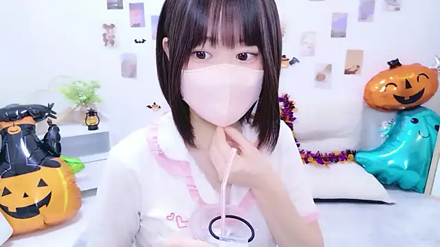 Snapshot of Im_Yu-na chatting on 10/29/25, 09:14 Im Yu-na online show from 10/29/25, 09:14