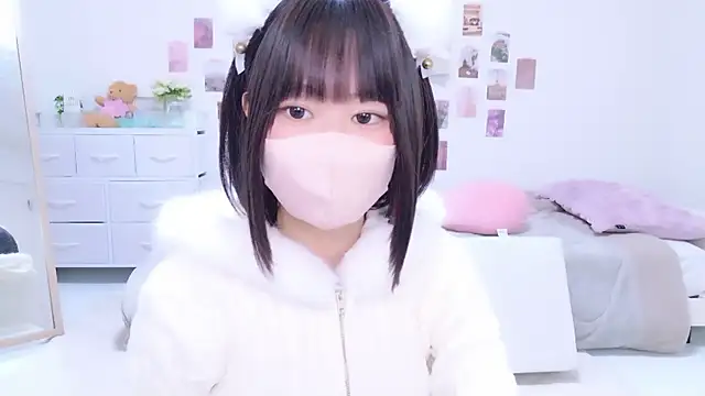 Snapshot of Im_Yu-na chatting on 10/22/25, 01:10 Im Yu-na online show from 10/22/25, 01:10