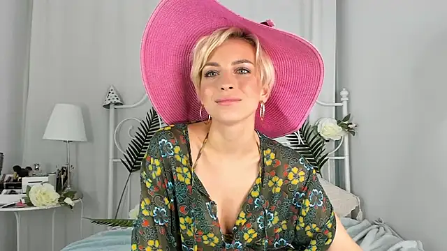 SakuFox online show from 11/10/25, 10:15