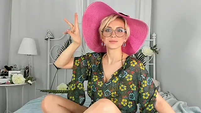 SakuFox online show from 10/31/25, 07:21