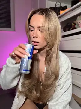 Snapshot of HotBella- chatting on 04/05/26, 03:19 HotBella- online show from 04/05/26, 03:19