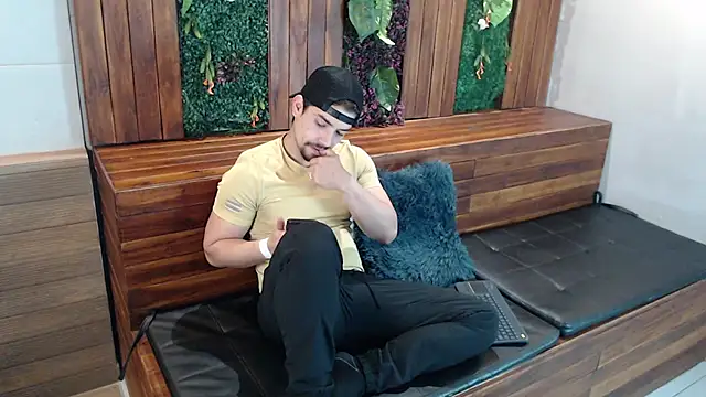 Ian Daviz online show from 10/22/25, 12:04