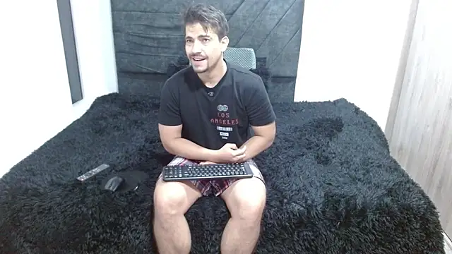Snapshot of Ian_Daviz chatting on 06/27/26, 04:24 Ian Daviz online show from 06/27/26, 04:24