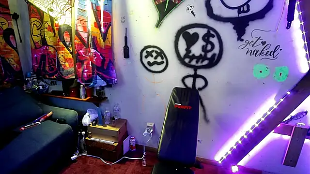 Snapshot of KRYZTALYNXXX chatting on 01/20/25, 11:43 KRYZTALYNXXX online show from 01/20/25, 11:43