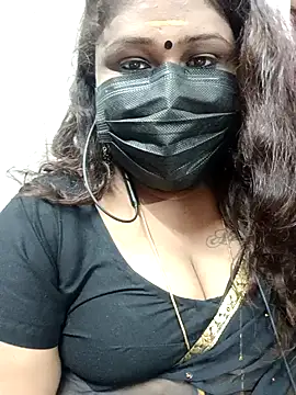 Snapshot of simran21 chatting on 12/28/24, 08:04 simran21 online show from 12/28/24, 08:04