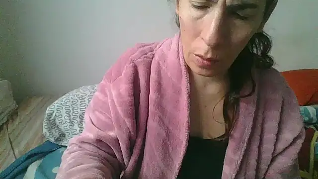 Snapshot of hairygirl80 chatting on 10/16/25, 08:44 hairygirl80 online show from 10/16/25, 08:44