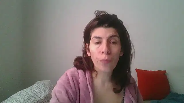 Snapshot of hairygirl80 chatting on 02/12/26, 10:04 hairygirl80 online show from 02/12/26, 10:04