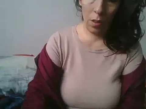 Snapshot of hairygirl80 chatting on 03/05/25, 09:05 hairygirl80 online show from 03/05/25, 09:05