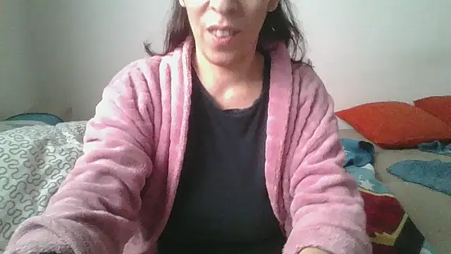 Snapshot of hairygirl80 chatting on 01/15/26, 12:08 hairygirl80 online show from 01/15/26, 12:08