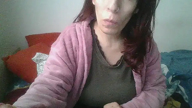 Snapshot of hairygirl80 chatting on 12/02/25, 10:17 hairygirl80 online show from 12/02/25, 10:17