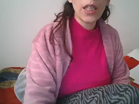 Snapshot of hairygirl80 chatting on 01/27/25, 11:32 hairygirl80 online show from 01/27/25, 11:32