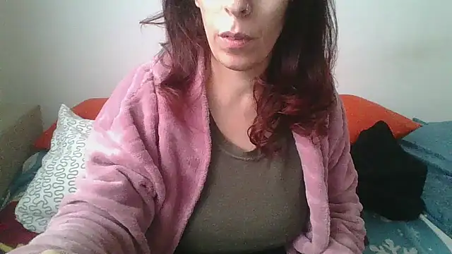 Snapshot of hairygirl80 chatting on 12/01/25, 09:43 hairygirl80 online show from 12/01/25, 09:43