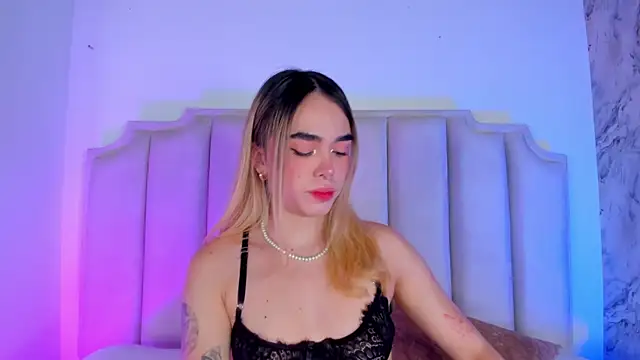 Snapshot of Lucy_Vega chatting on 03/22/25, 11:42 Lucy Vega online show from 03/22/25, 11:42