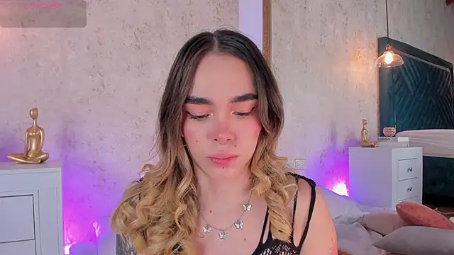 Snapshot of Lucy_Vega chatting on 10/19/25, 03:53 Lucy Vega online show from 10/19/25, 03:53
