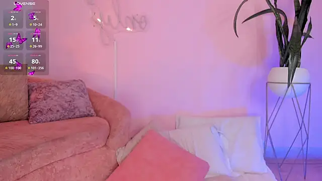 Snapshot of Lucy_Vega chatting on 11/11/25, 03:45 Lucy Vega online show from 11/11/25, 03:45