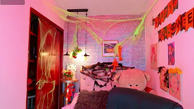 meghan nill online show from 10/28/25, 02:56