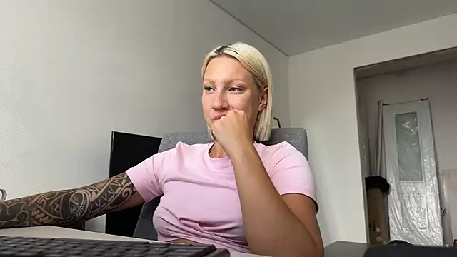 Snapshot of AnneBall chatting on 07/15/26, 10:00 AnneBall online show from 07/15/26, 10:00