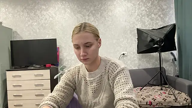 Snapshot of AnneBall chatting on 01/23/25, 12:19 AnneBall online show from 01/23/25, 12:19