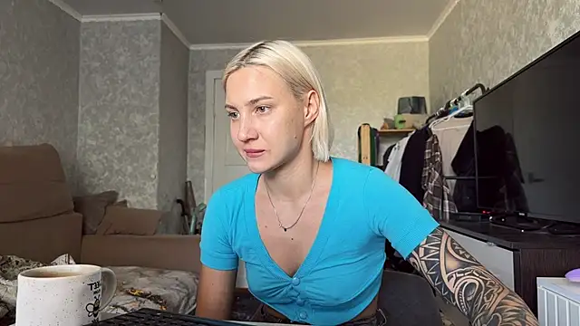 Snapshot of AnneBall chatting on 07/01/26, 11:10 AnneBall online show from 07/01/26, 11:10