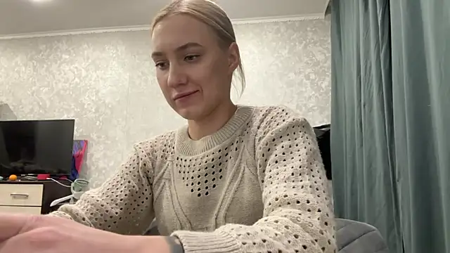 Snapshot of AnneBall chatting on 01/14/25, 04:08 AnneBall online show from 01/14/25, 04:08