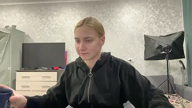 Snapshot of AnneBall chatting on 01/23/25, 04:04 AnneBall online show from 01/23/25, 04:04