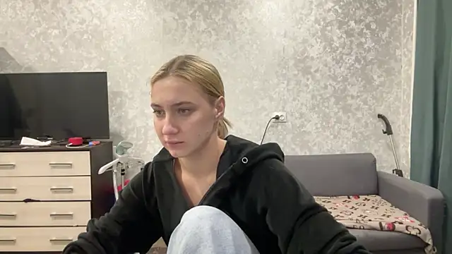 Snapshot of AnneBall chatting on 02/10/25, 03:21 AnneBall online show from 02/10/25, 03:21
