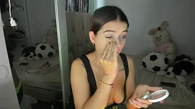 Snapshot of KittyKlum chatting on 06/26/26, 04:24 KittyKlum online show from 06/26/26, 04:24