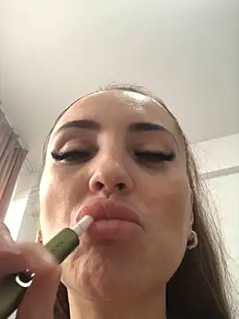 Snapshot of madonnaaaa chatting on 02/23/26, 09:10 madonnaaaa online show from 02/23/26, 09:10