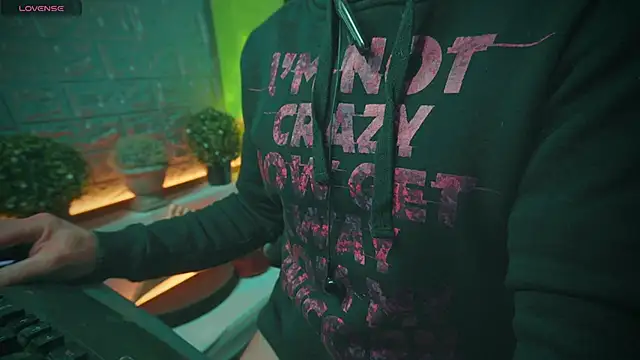 Snapshot of alex-volo chatting on 01/19/25, 08:39 alex-volo online show from 01/19/25, 08:39