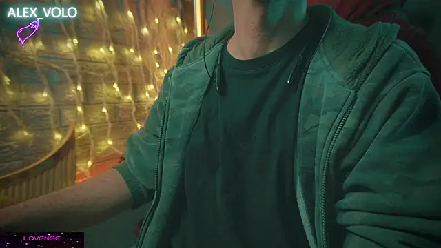 Snapshot of alex-volo chatting on 12/25/24, 01:31 alex-volo online show from 12/25/24, 01:31