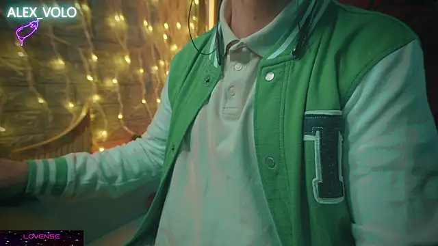 Snapshot of alex-volo chatting on 12/30/24, 01:58 alex-volo online show from 12/30/24, 01:58