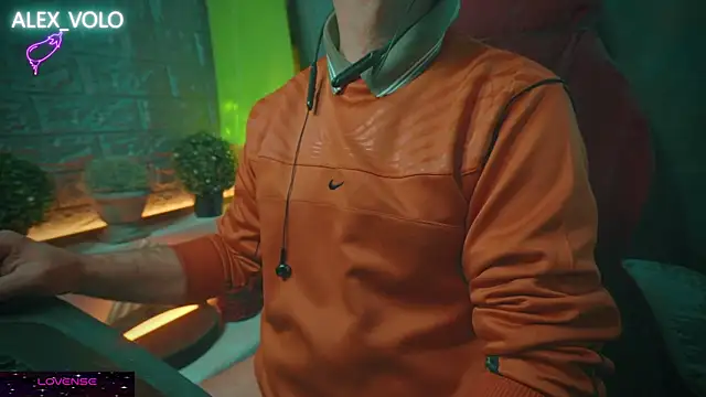 Snapshot of alex-volo chatting on 01/17/25, 02:18 alex-volo online show from 01/17/25, 02:18