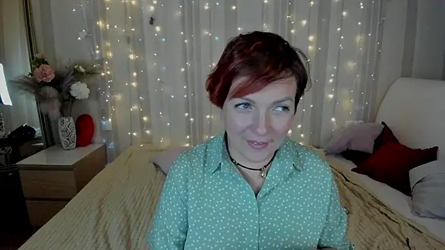 Snapshot of Katherine_Fox chatting on 03/15/25, 03:37 Katherine Fox online show from 03/15/25, 03:37