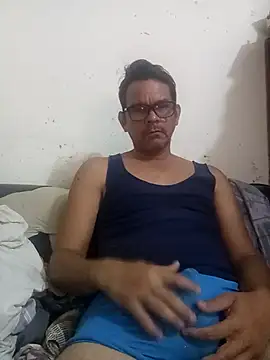 manuelmen211 online show from 09/15/25, 02:23