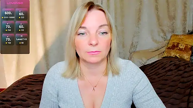 Snapshot of Regina__blue chatting on 09/09/25, 05:00 Regina  blue online show from 09/09/25, 05:00
