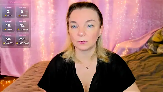 Snapshot of Regina__blue chatting on 01/23/25, 01:35 Regina  blue online show from 01/23/25, 01:35