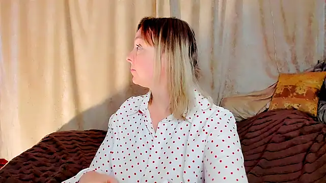 Snapshot of Regina__blue chatting on 12/04/25, 03:11 Regina blue online show from 12/04/25, 03:11