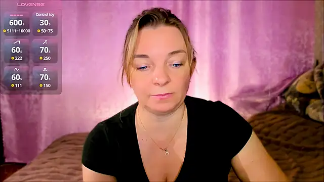 Snapshot of Regina__blue chatting on 01/28/25, 12:00 Regina  blue online show from 01/28/25, 12:00