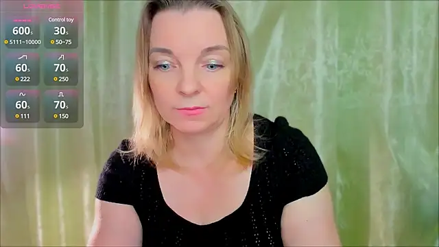 Snapshot of Regina__blue chatting on 02/17/25, 07:12 Regina  blue online show from 02/17/25, 07:12